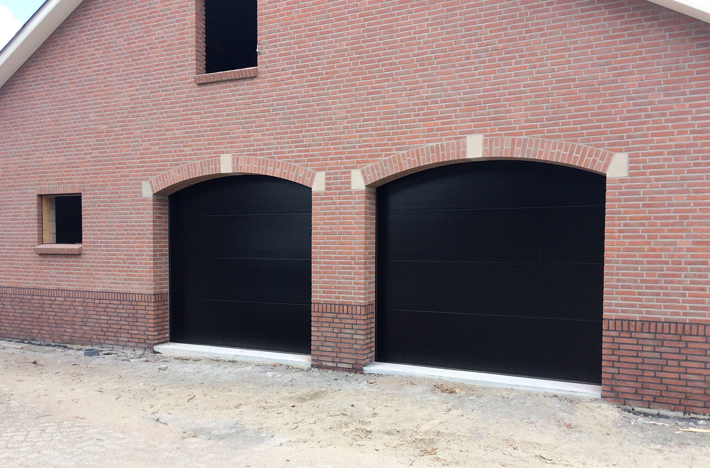 Eeftink Rensing monteert sectionaal garagedeuren op maat in Oost Nederland